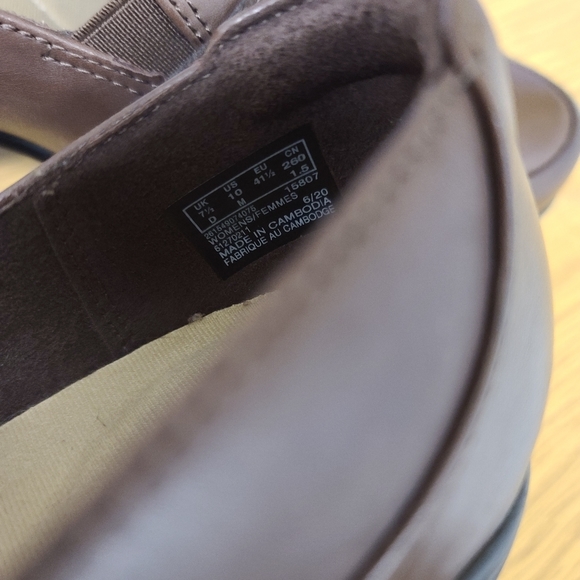 Clarks Emily Andria Slip-On - Picture 3 of 7